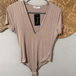NWT- Dainty Hooligan Women's Tan V-Neck Bodysuit